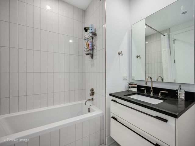 403 N Wabash Avenue 15A, Chicago, IL 60611