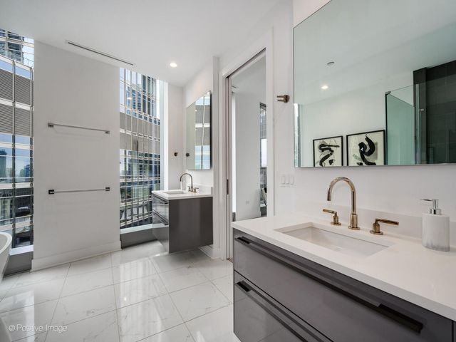 403 N Wabash Avenue 15A, Chicago, IL 60611