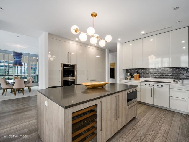 403 N Wabash Avenue 15A, Chicago, IL 60611