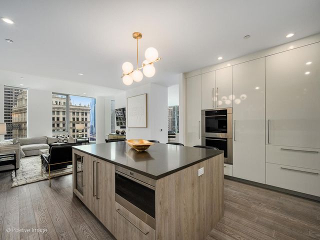 403 N Wabash Avenue 15A, Chicago, IL 60611