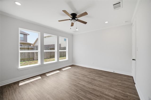 1015 Fairway Drive, La Porte, TX 77571