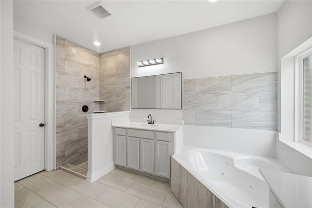 1015 Fairway Drive, La Porte, TX 77571