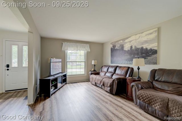 36058 Barkley Street, Livonia, MI 48154