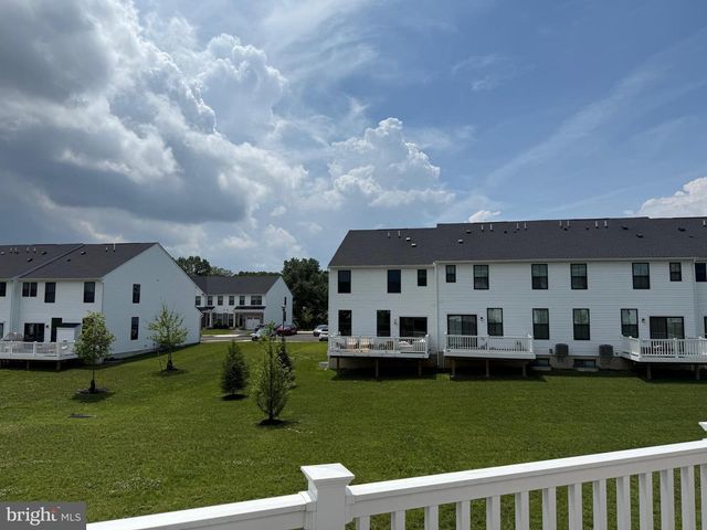 8005 MILLTOWN CIR, Cheltenham, PA 19012