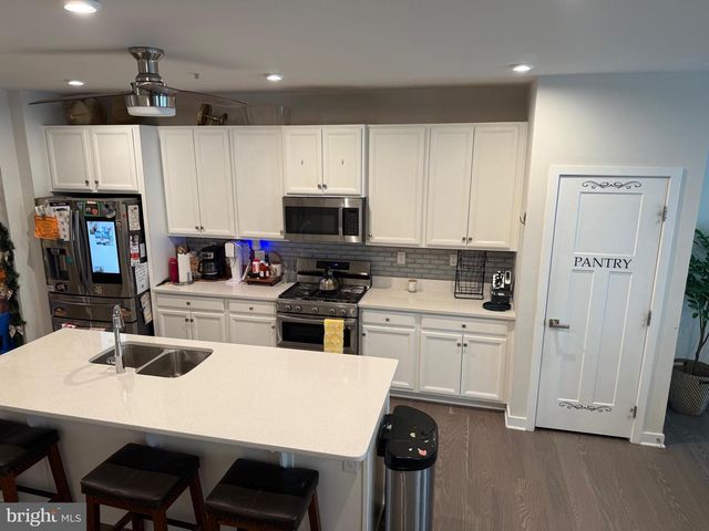 8005 MILLTOWN CIR, Cheltenham, PA 19012