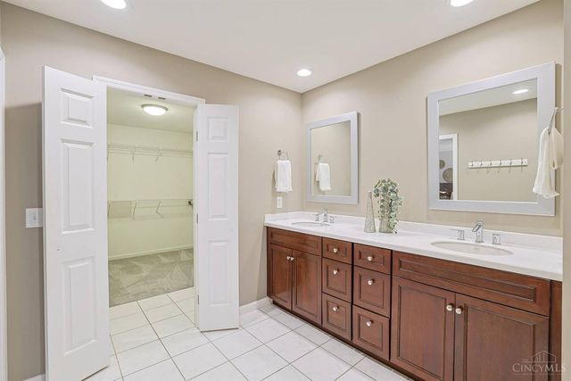 3486 Forestoak Court, Cincinnati, OH 45208