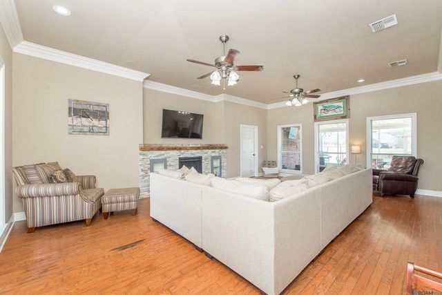 1005 Woodview Dr, Stephensville, LA 70380