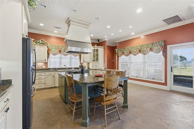 4817 Riverview Lane, Lake Charles, LA 70605