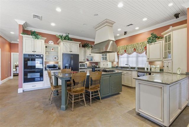 4817 Riverview Lane, Lake Charles, LA 70605