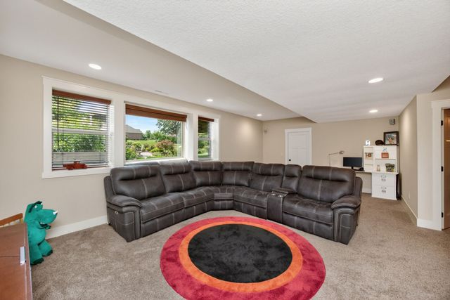 4408 163rd Street, Urbandale, IA 50323