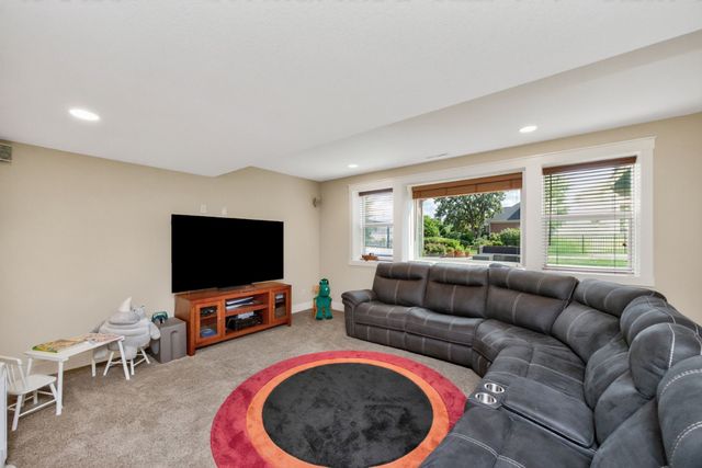 4408 163rd Street, Urbandale, IA 50323