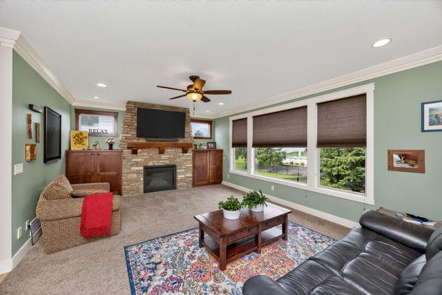4408 163rd Street, Urbandale, IA 50323