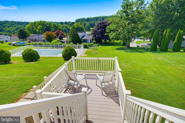 7 OLIVER DR, Quarryville, PA 17566