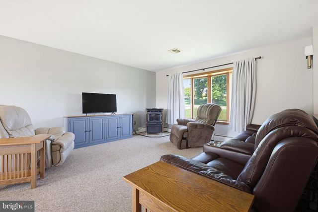 7 OLIVER DR, Quarryville, PA 17566