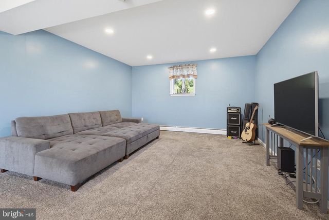 7 OLIVER DR, Quarryville, PA 17566