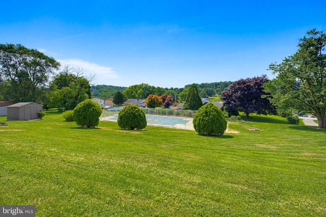 7 OLIVER DR, Quarryville, PA 17566
