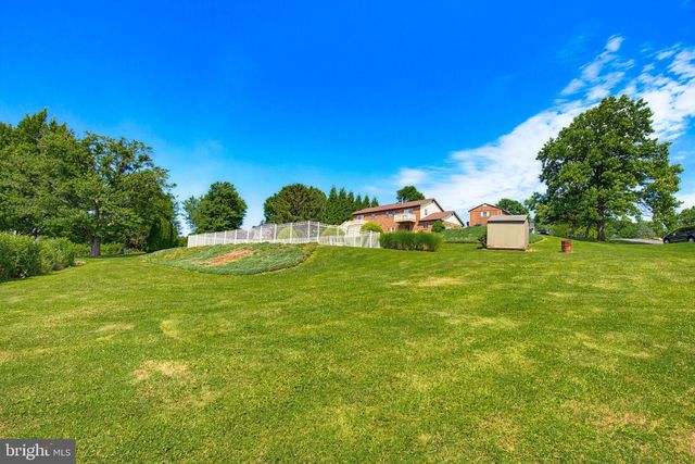 7 OLIVER DR, Quarryville, PA 17566