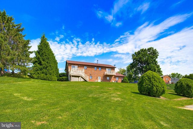 7 OLIVER DR, Quarryville, PA 17566
