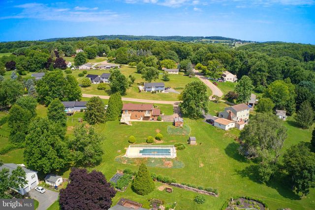 7 OLIVER DR, Quarryville, PA 17566