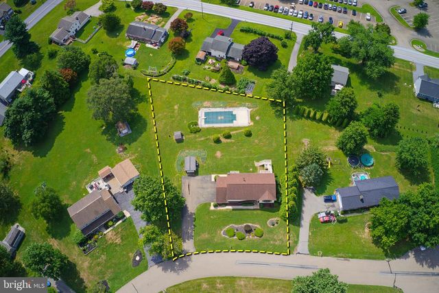 7 OLIVER DR, Quarryville, PA 17566
