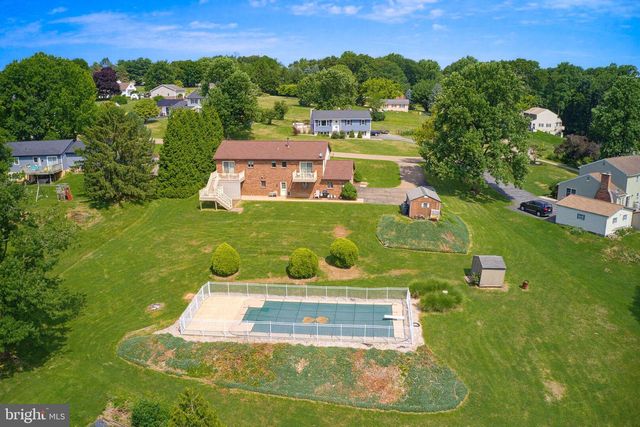 7 OLIVER DR, Quarryville, PA 17566