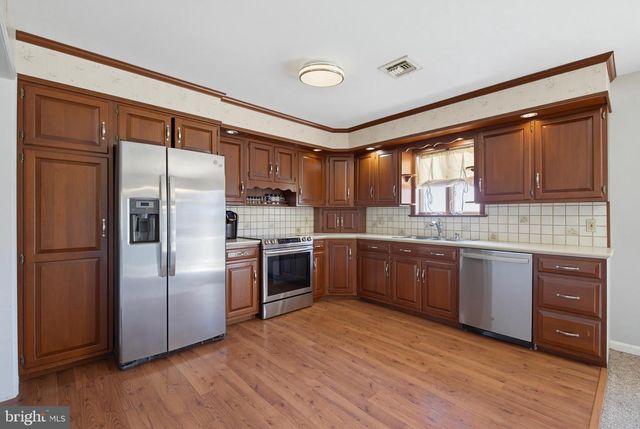 7 OLIVER DR, Quarryville, PA 17566