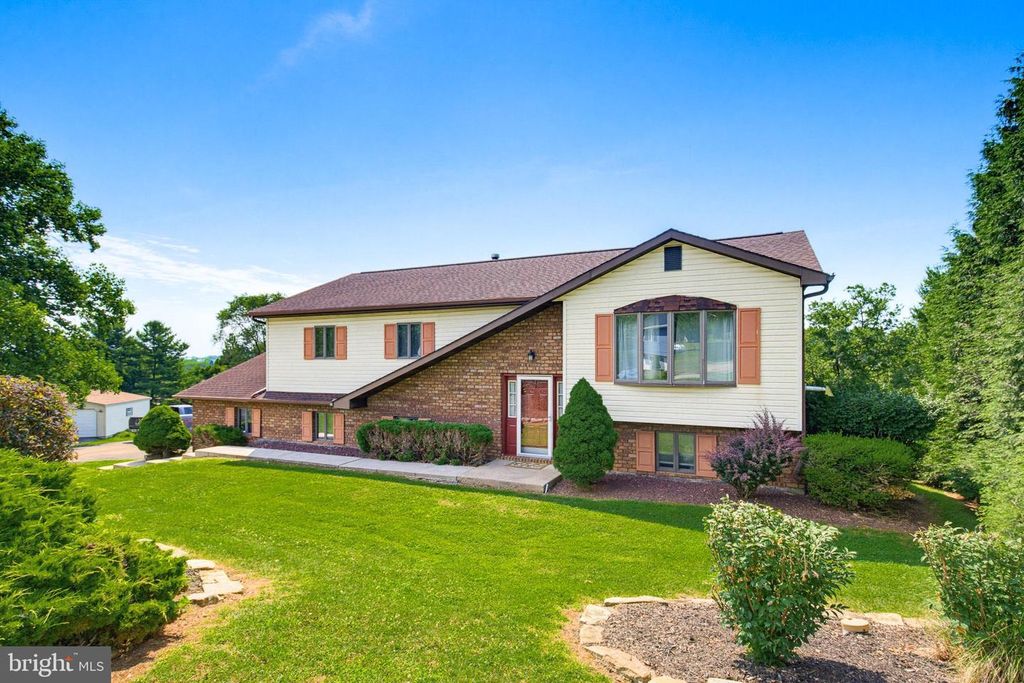 7 OLIVER DR, Quarryville, PA 17566