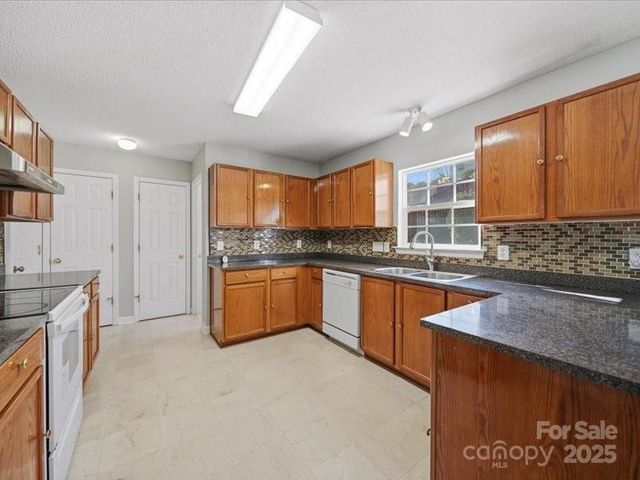 1968 8th Street Lane SE, Hickory, NC 28602