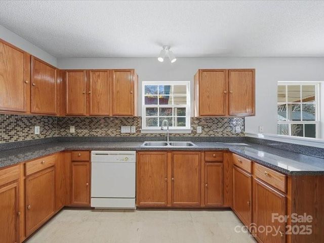 1968 8th Street Lane SE, Hickory, NC 28602