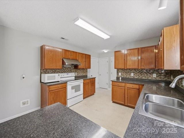 1968 8th Street Lane SE, Hickory, NC 28602