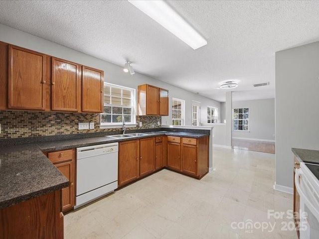 1968 8th Street Lane SE, Hickory, NC 28602