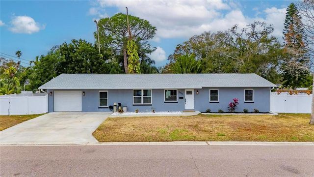 8050 CAROLYN STREET NE, St Petersburg, FL 33702