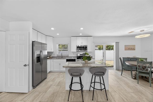 8050 CAROLYN STREET NE, St Petersburg, FL 33702