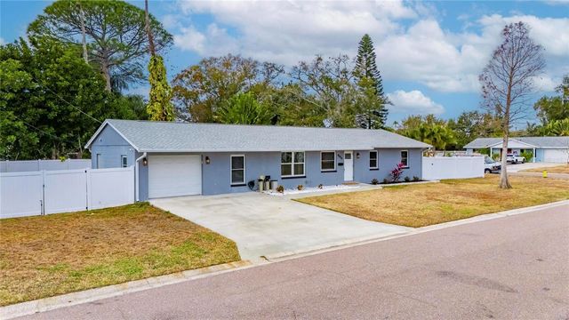 8050 CAROLYN STREET NE, St Petersburg, FL 33702