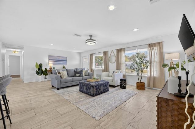 8050 CAROLYN STREET NE, St Petersburg, FL 33702