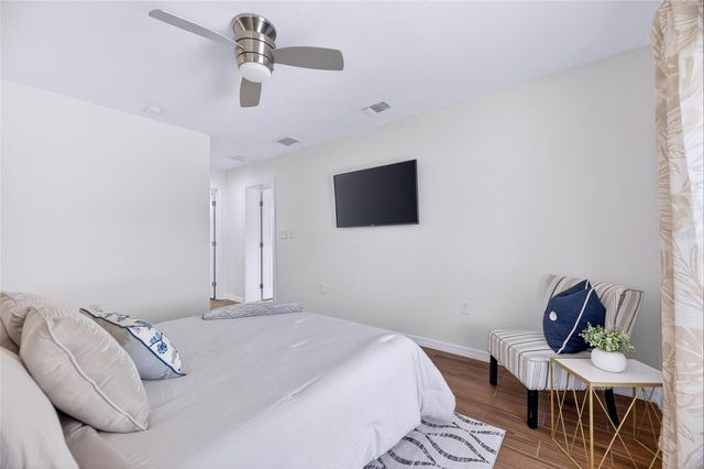 8050 CAROLYN STREET NE, St Petersburg, FL 33702