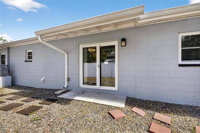 8050 CAROLYN STREET NE, St Petersburg, FL 33702