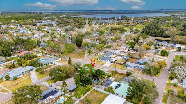 8050 CAROLYN STREET NE, St Petersburg, FL 33702