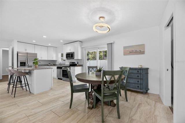 8050 CAROLYN STREET NE, St Petersburg, FL 33702