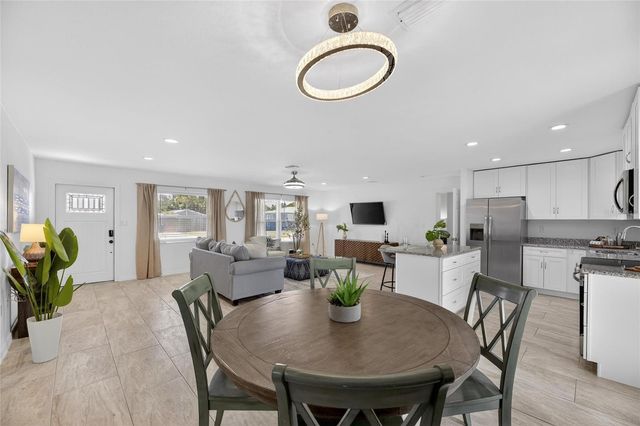 8050 CAROLYN STREET NE, St Petersburg, FL 33702