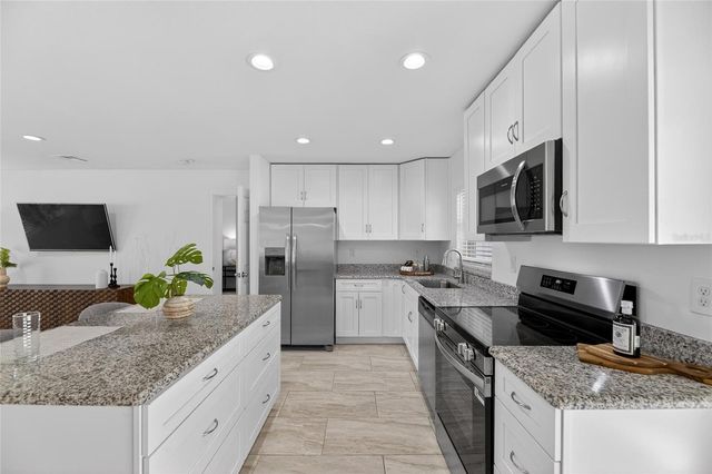 8050 CAROLYN STREET NE, St Petersburg, FL 33702