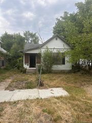 137 E Oakley Street, Flint, MI 48503