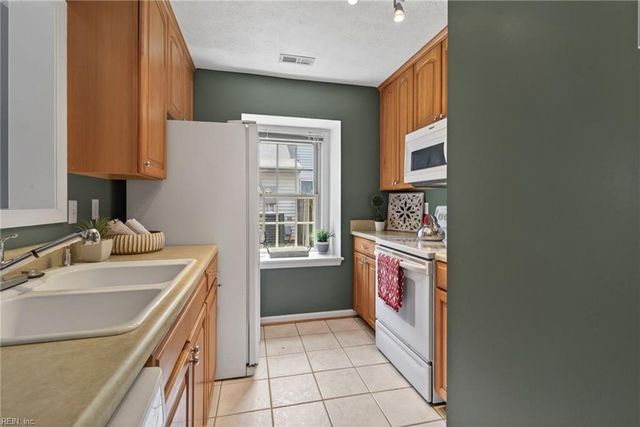 131 Tidal DR, Newport News, VA 23606