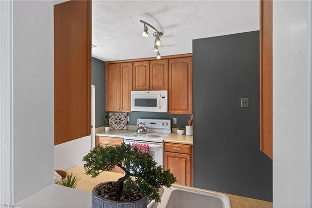 131 Tidal DR, Newport News, VA 23606