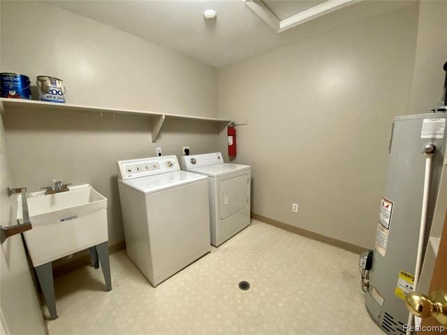 42715 Lilley Pointe Drive 108, Canton, MI 48187
