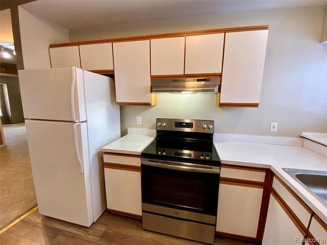 42715 Lilley Pointe Drive 108, Canton, MI 48187