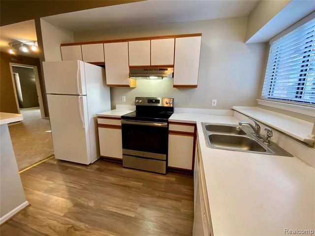 42715 Lilley Pointe Drive 108, Canton, MI 48187