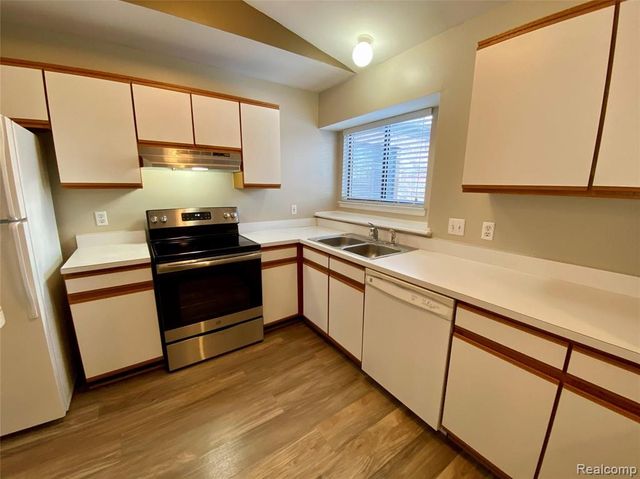 42715 Lilley Pointe Drive 108, Canton, MI 48187