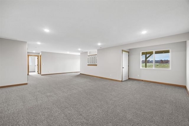 3660 Mclain Way, Hiawatha, IA 52233