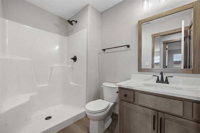 3660 Mclain Way, Hiawatha, IA 52233